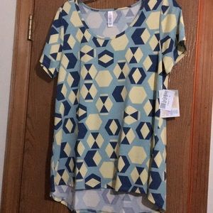 Lularoe medium classic tee NWT